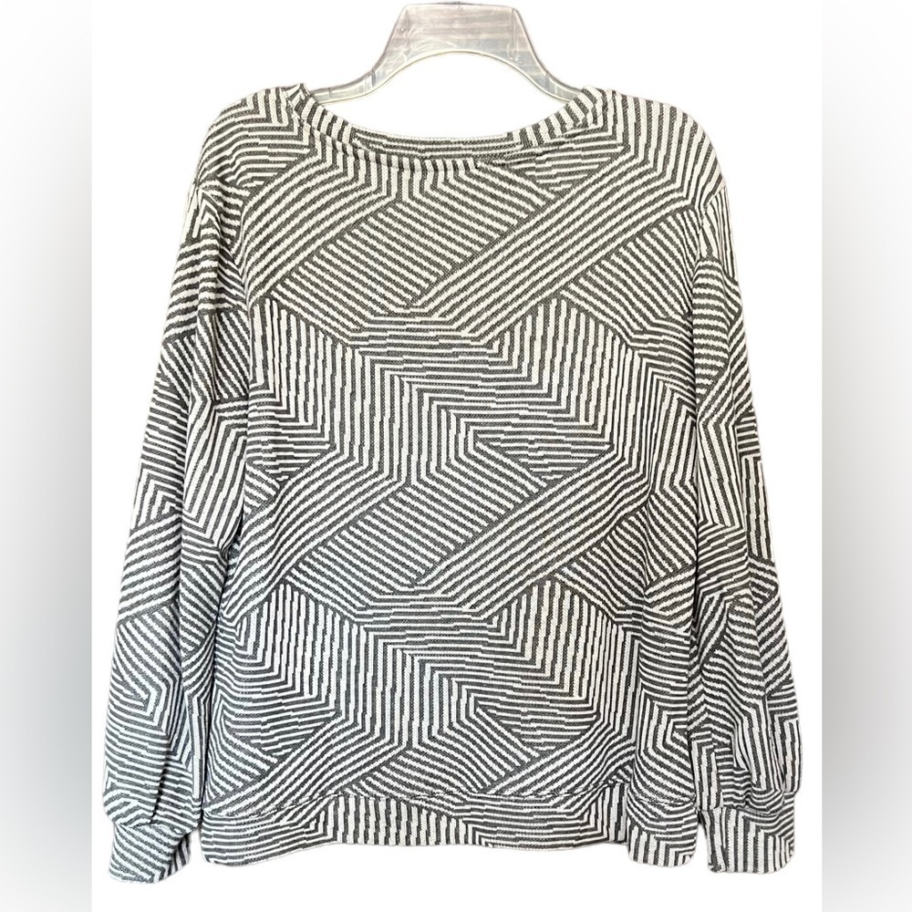 Ellen Tracy, Size: Large GreyGrey Geometric Pattern Sweater